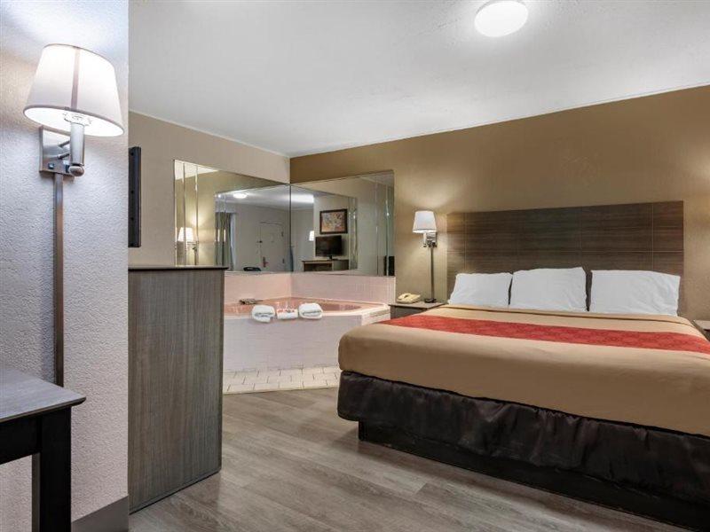 Econo Lodge Dewitt I-90 Eksteriør billede
