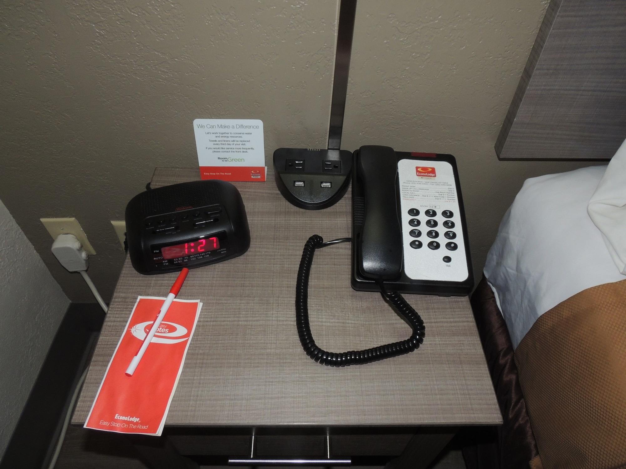 Econo Lodge Dewitt I-90 Eksteriør billede