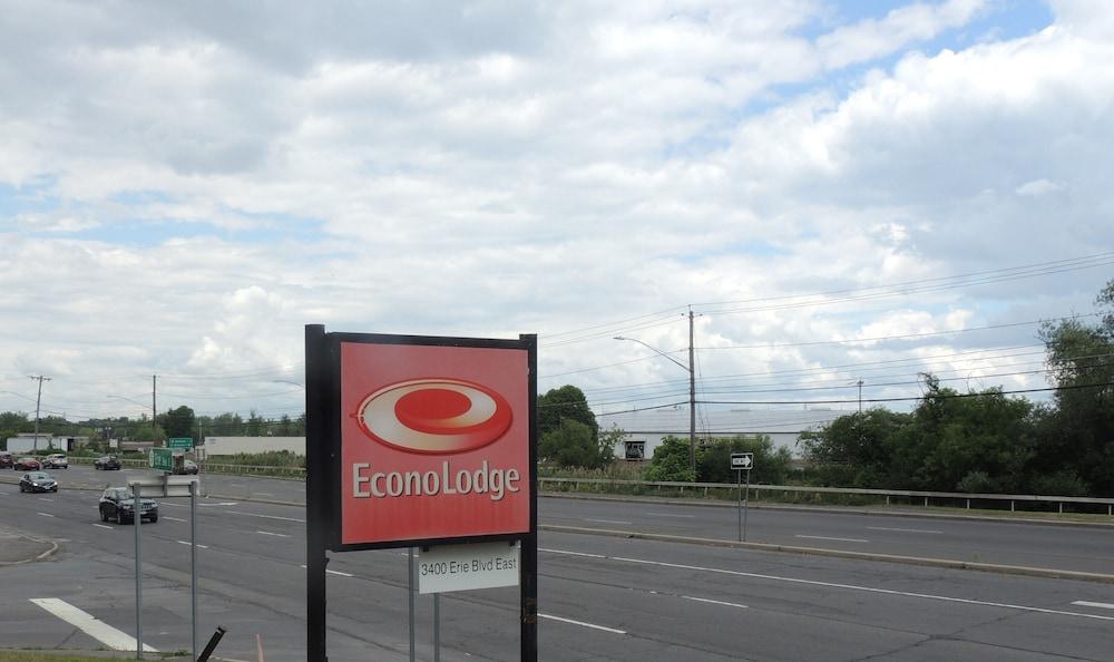 Econo Lodge Dewitt I-90 Eksteriør billede