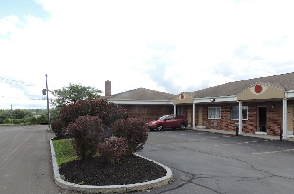 Econo Lodge Dewitt I-90 Eksteriør billede