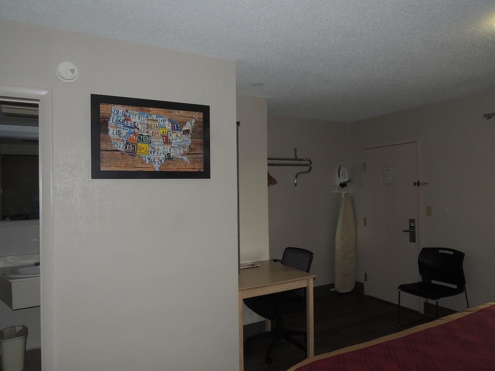 Econo Lodge Dewitt I-90 Eksteriør billede