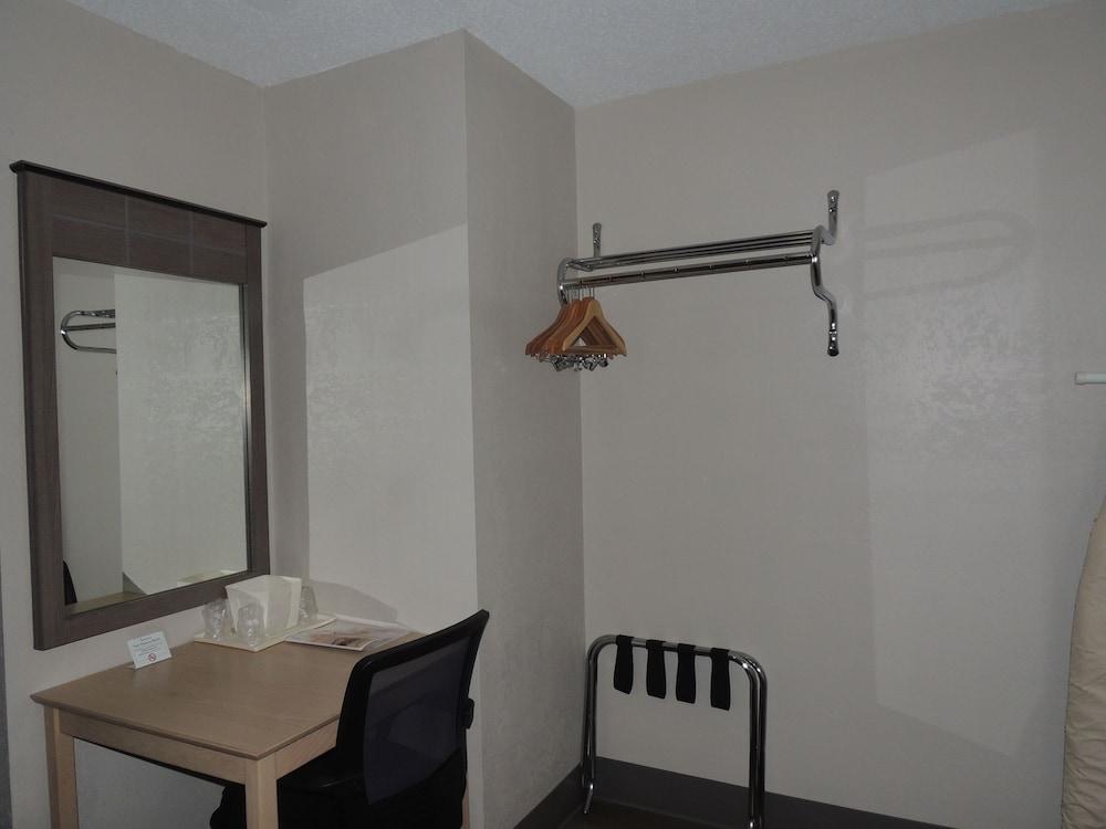 Econo Lodge Dewitt I-90 Eksteriør billede