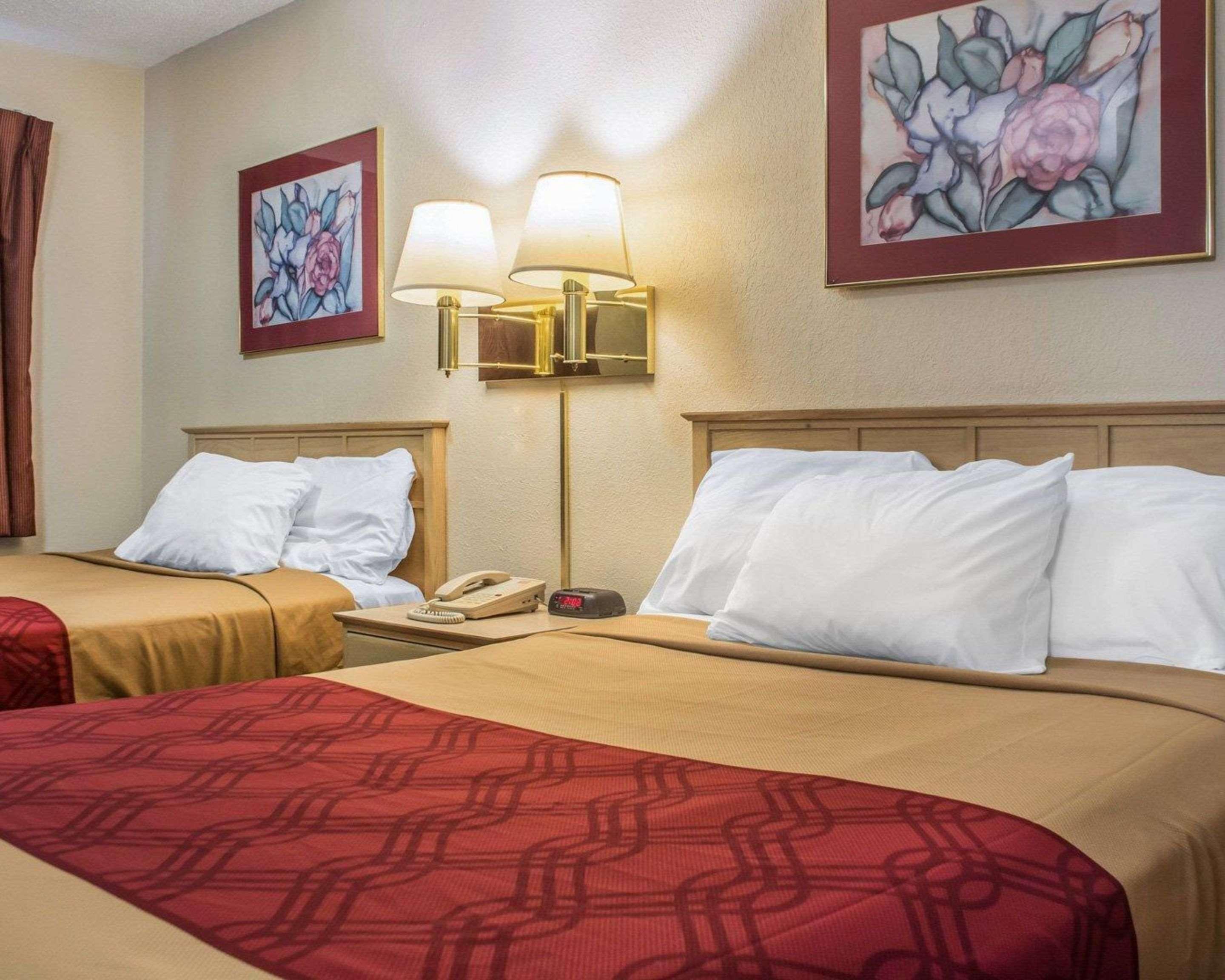 Econo Lodge Dewitt I-90 Eksteriør billede
