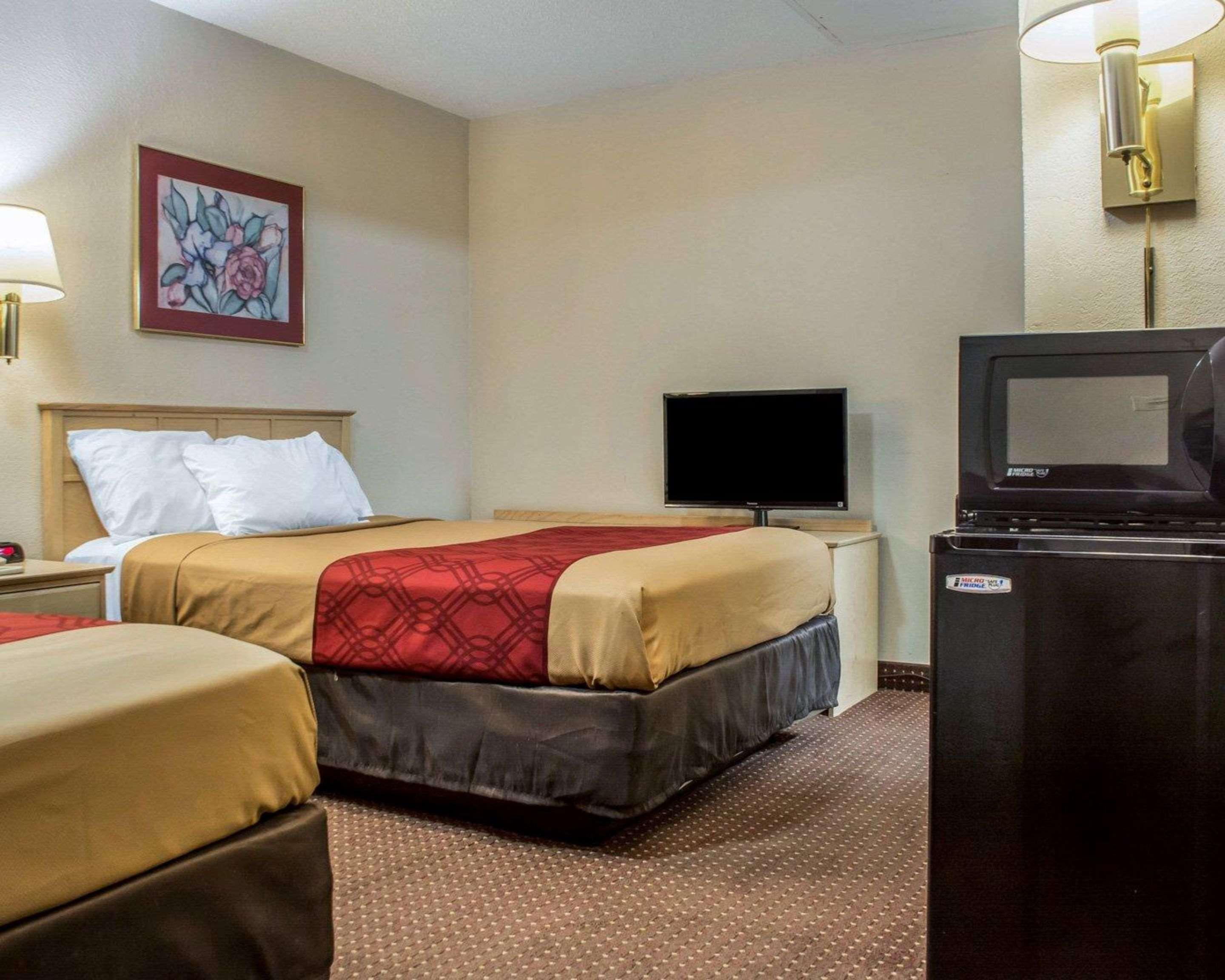 Econo Lodge Dewitt I-90 Eksteriør billede