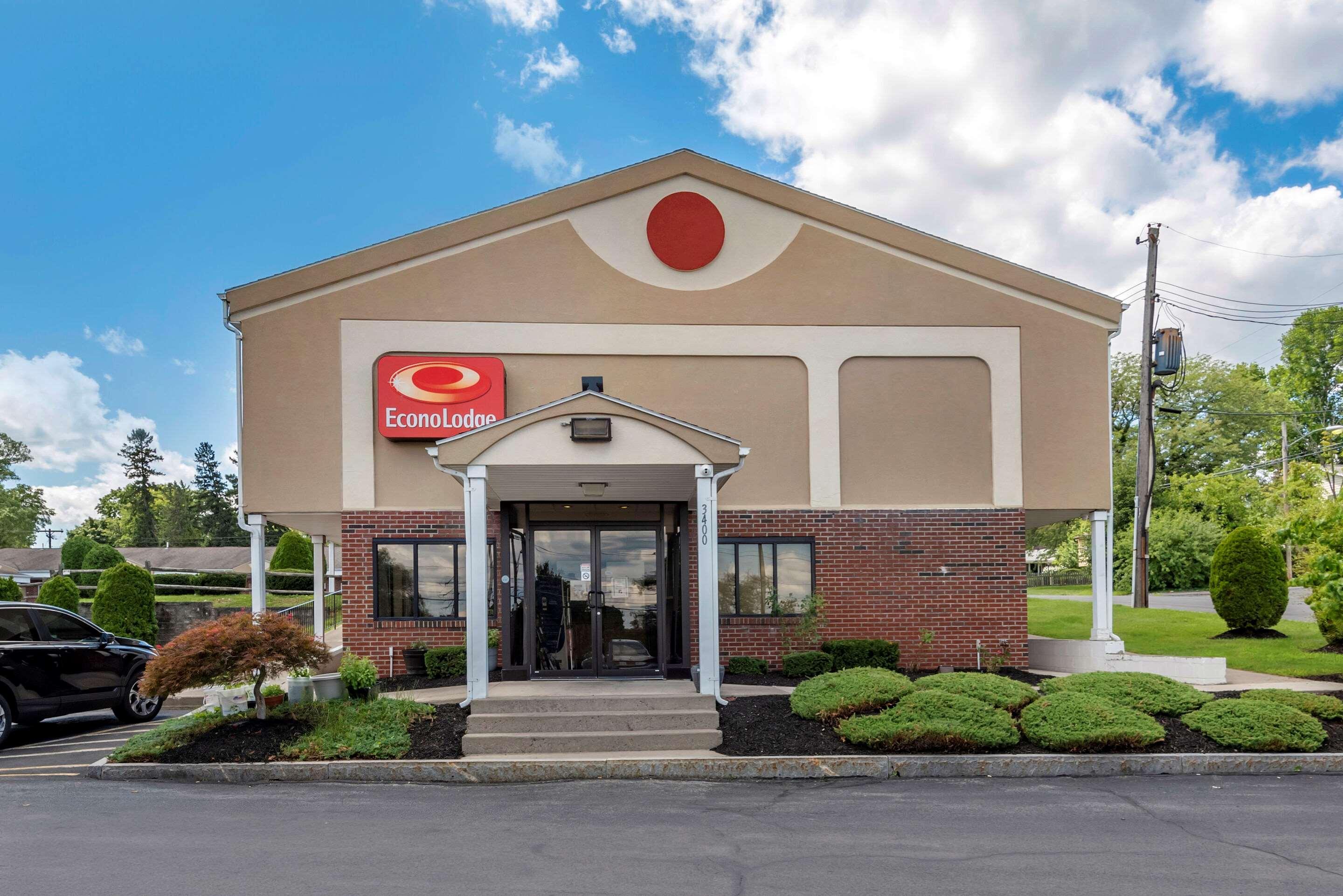Econo Lodge Dewitt I-90 Eksteriør billede