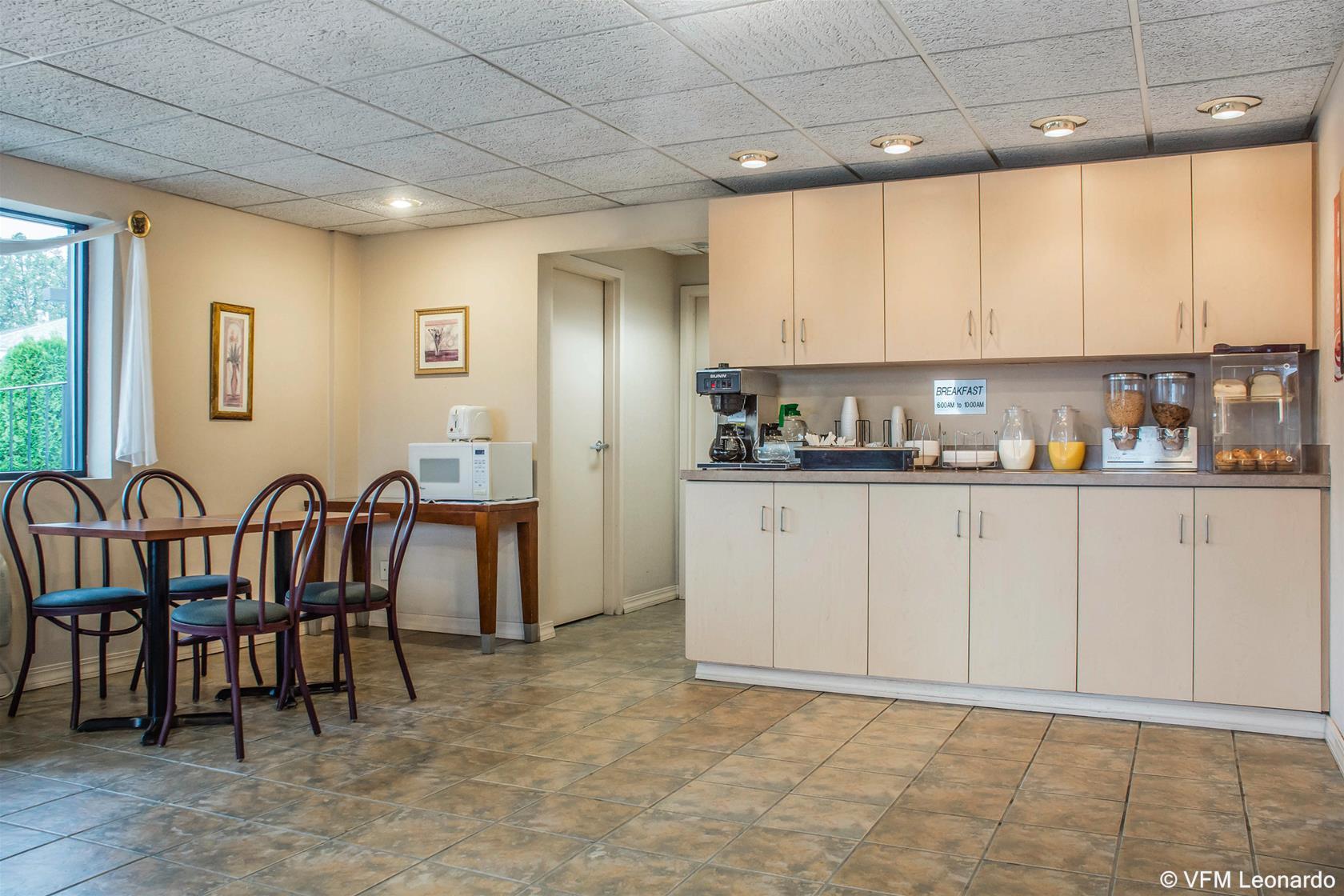 Econo Lodge Dewitt I-90 Eksteriør billede