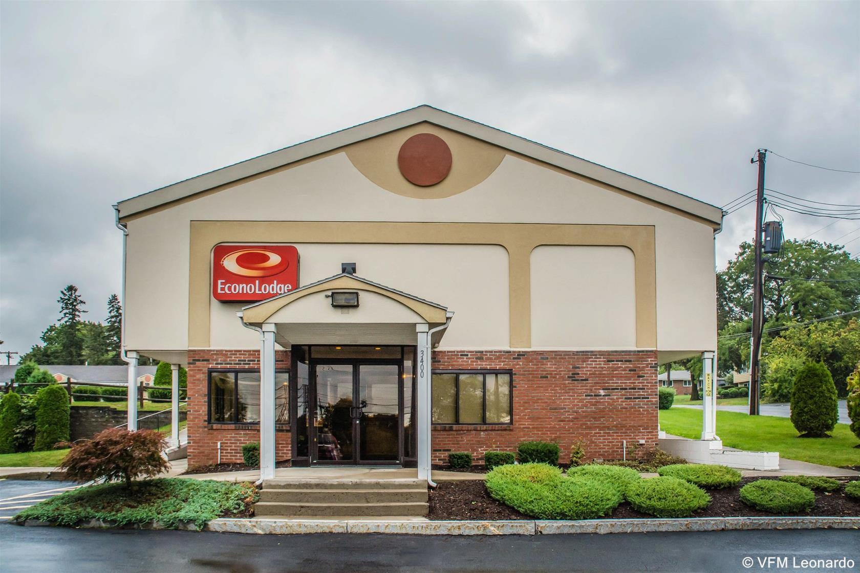 Econo Lodge Dewitt I-90 Eksteriør billede