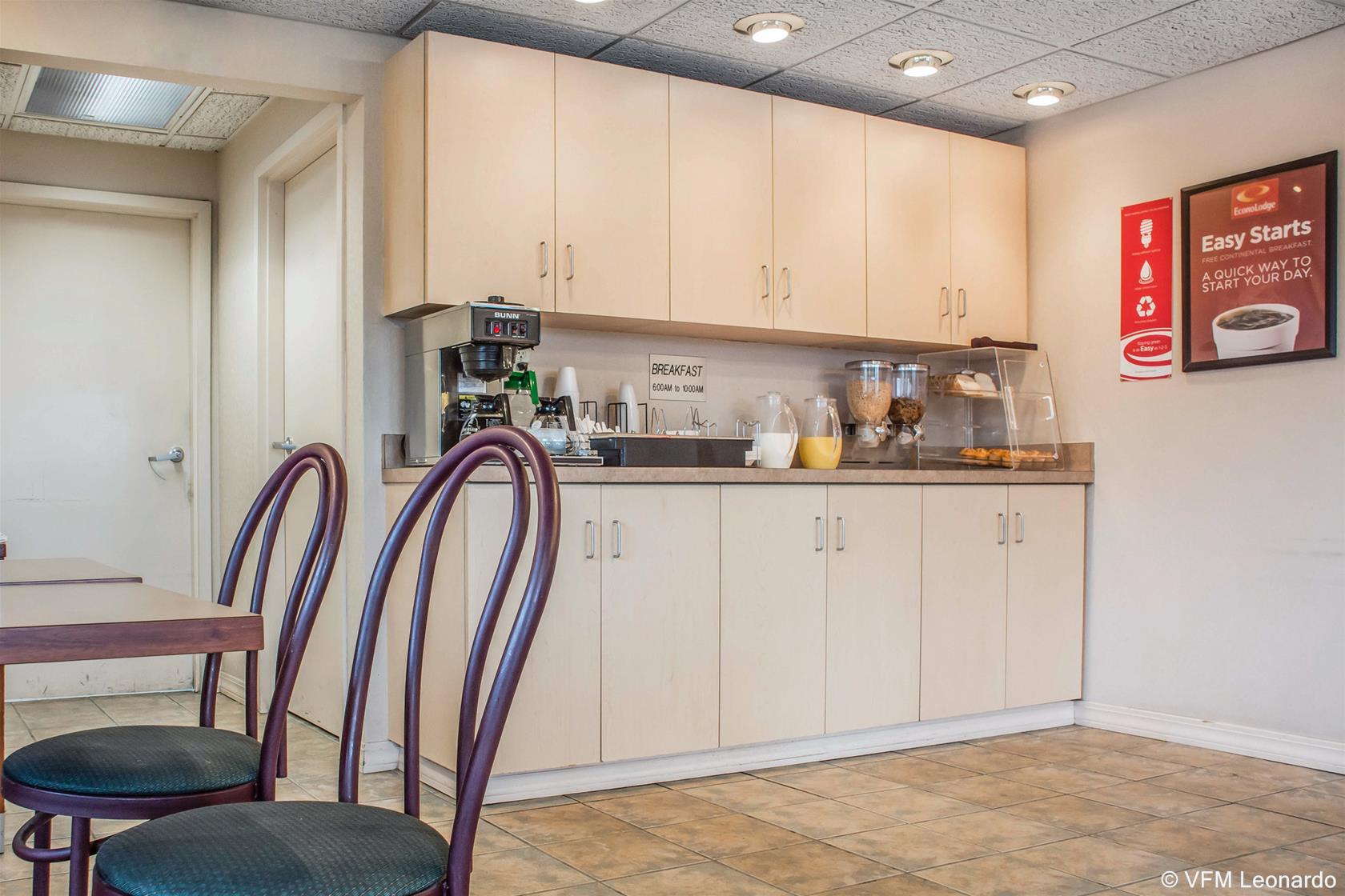 Econo Lodge Dewitt I-90 Eksteriør billede