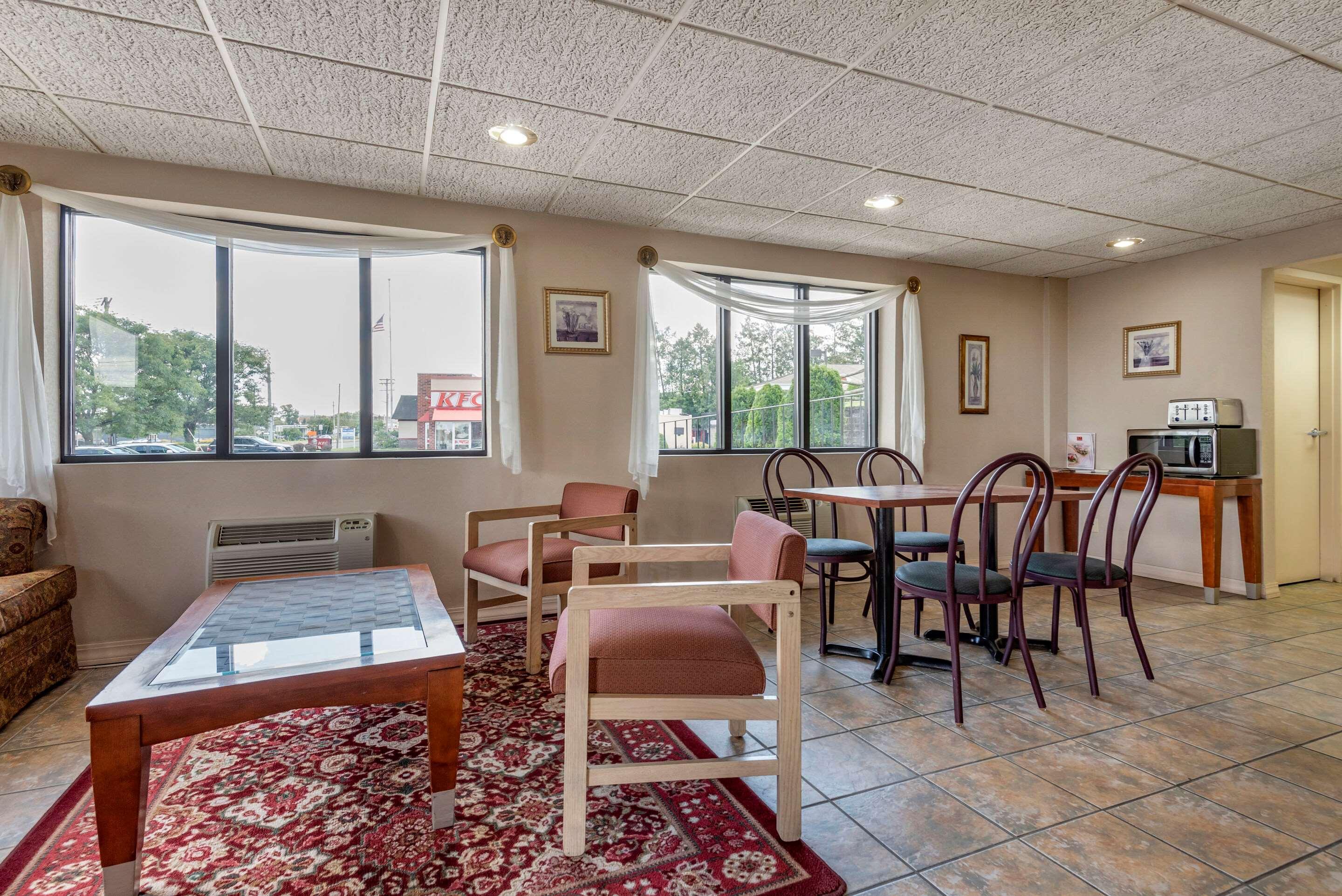 Econo Lodge Dewitt I-90 Eksteriør billede