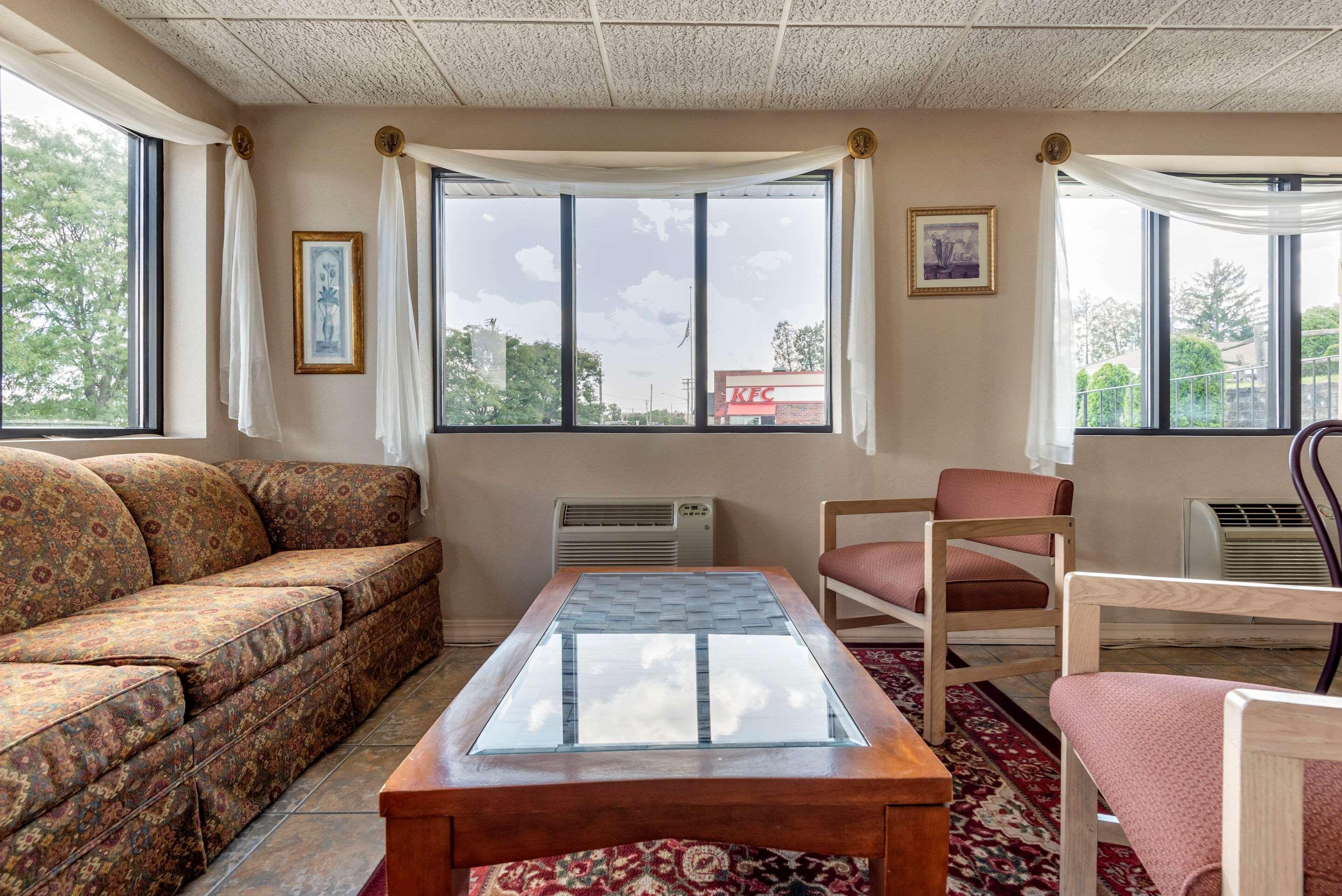 Econo Lodge Dewitt I-90 Eksteriør billede