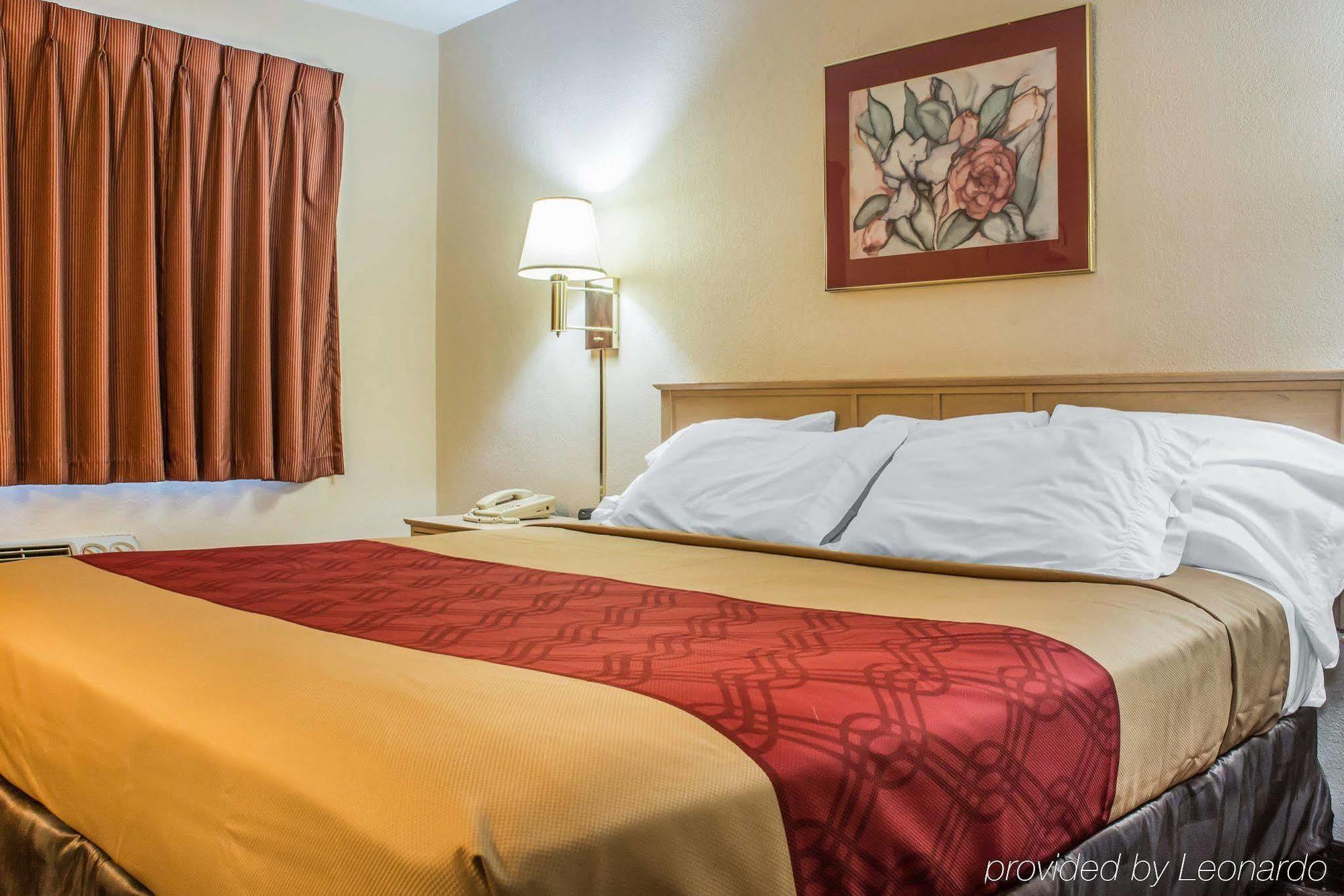 Econo Lodge Dewitt I-90 Eksteriør billede