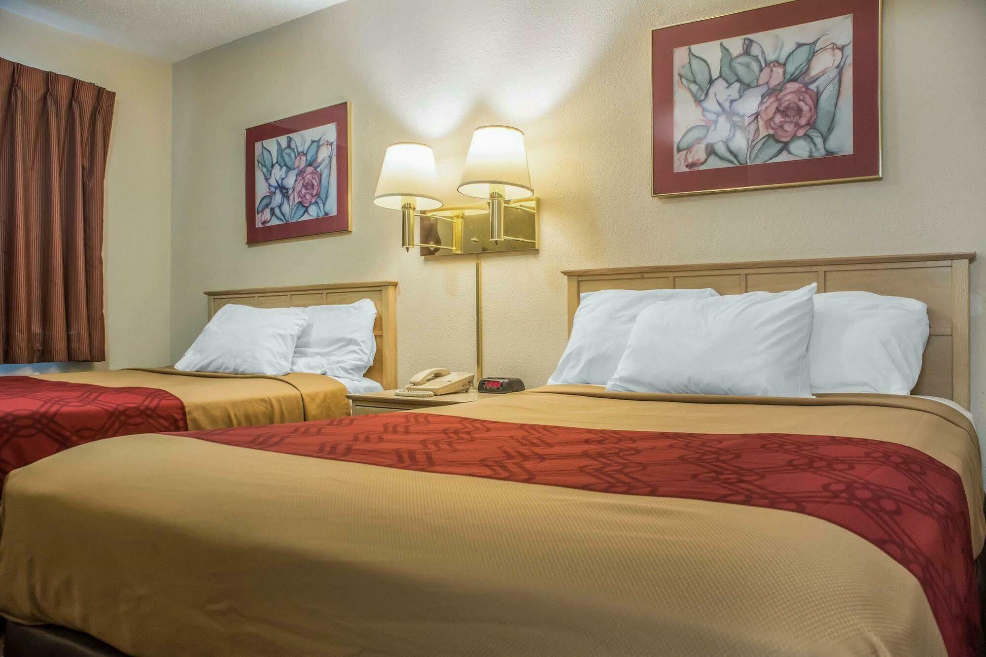 Econo Lodge Dewitt I-90 Eksteriør billede