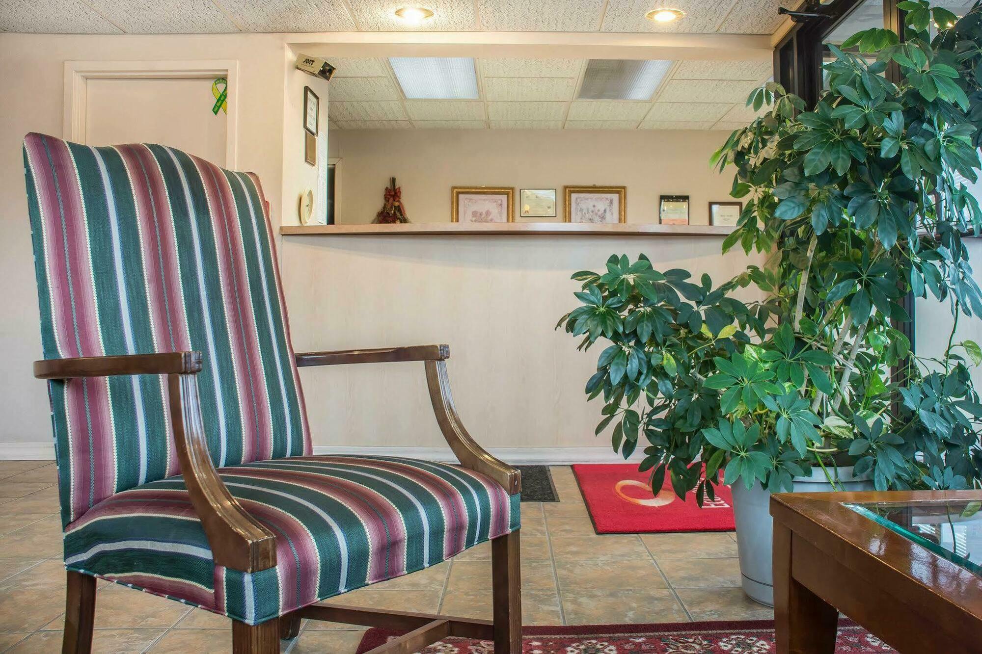 Econo Lodge Dewitt I-90 Eksteriør billede